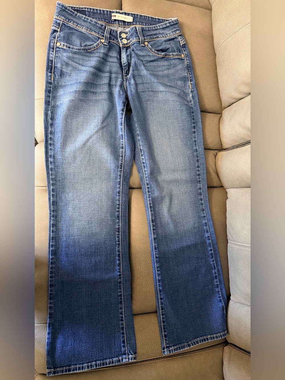Levi's Blue Flared women’s curvy boot cut Jeans with Subtle Fade